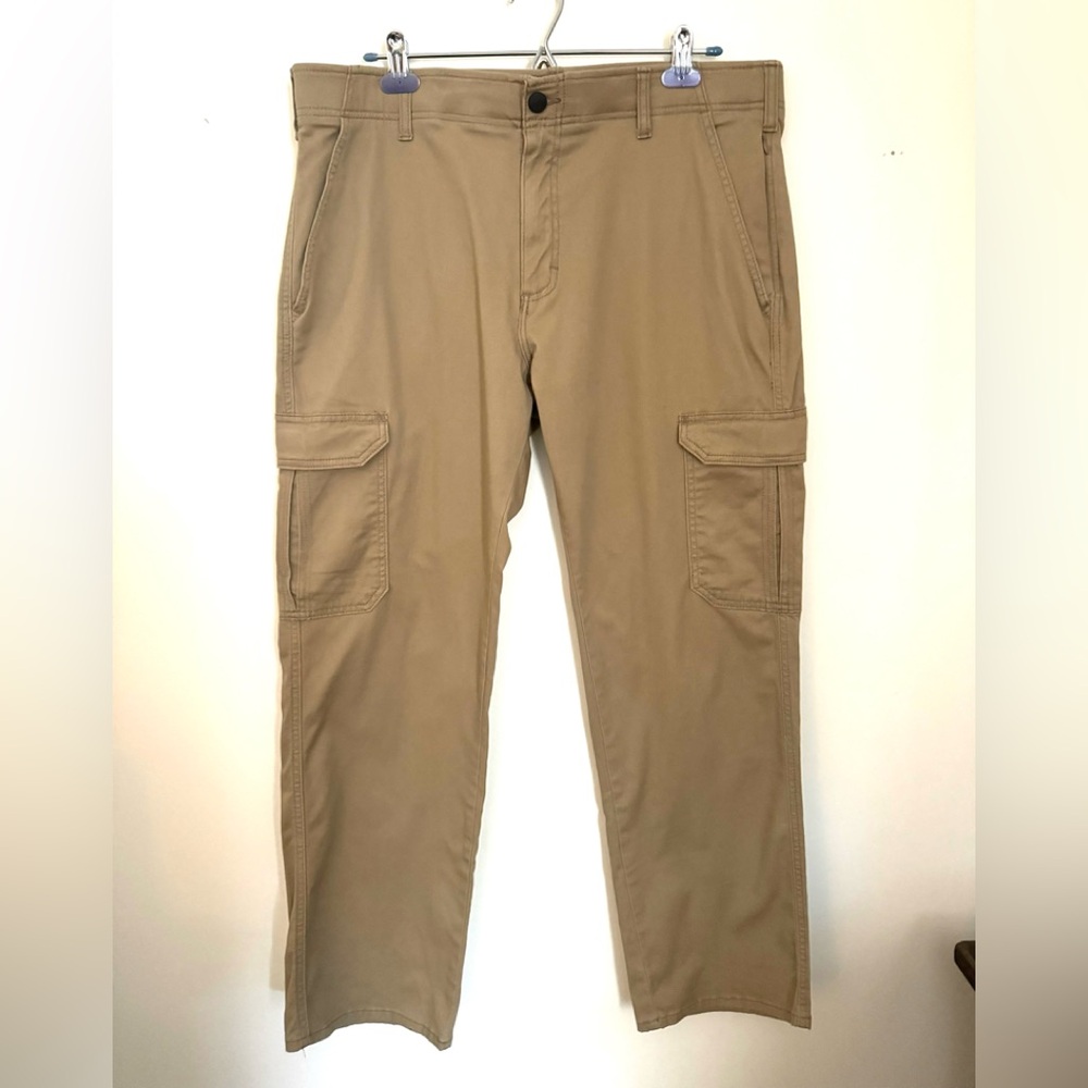 Lee Men's Performance Extreme Comfort Khaki Cargo Pants